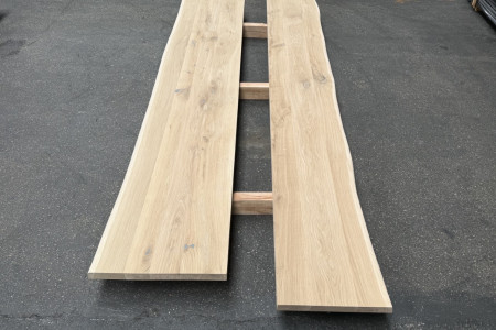 Rustiek eiken plank met boomrand